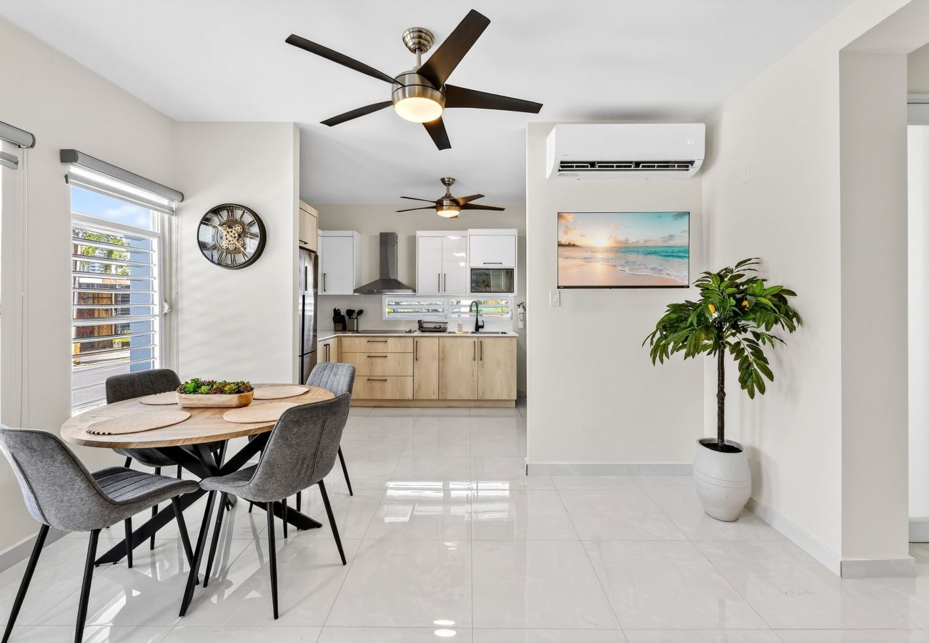 Apartamento en San Juan - Encantador 1BR con Balcón | Ideal para 3