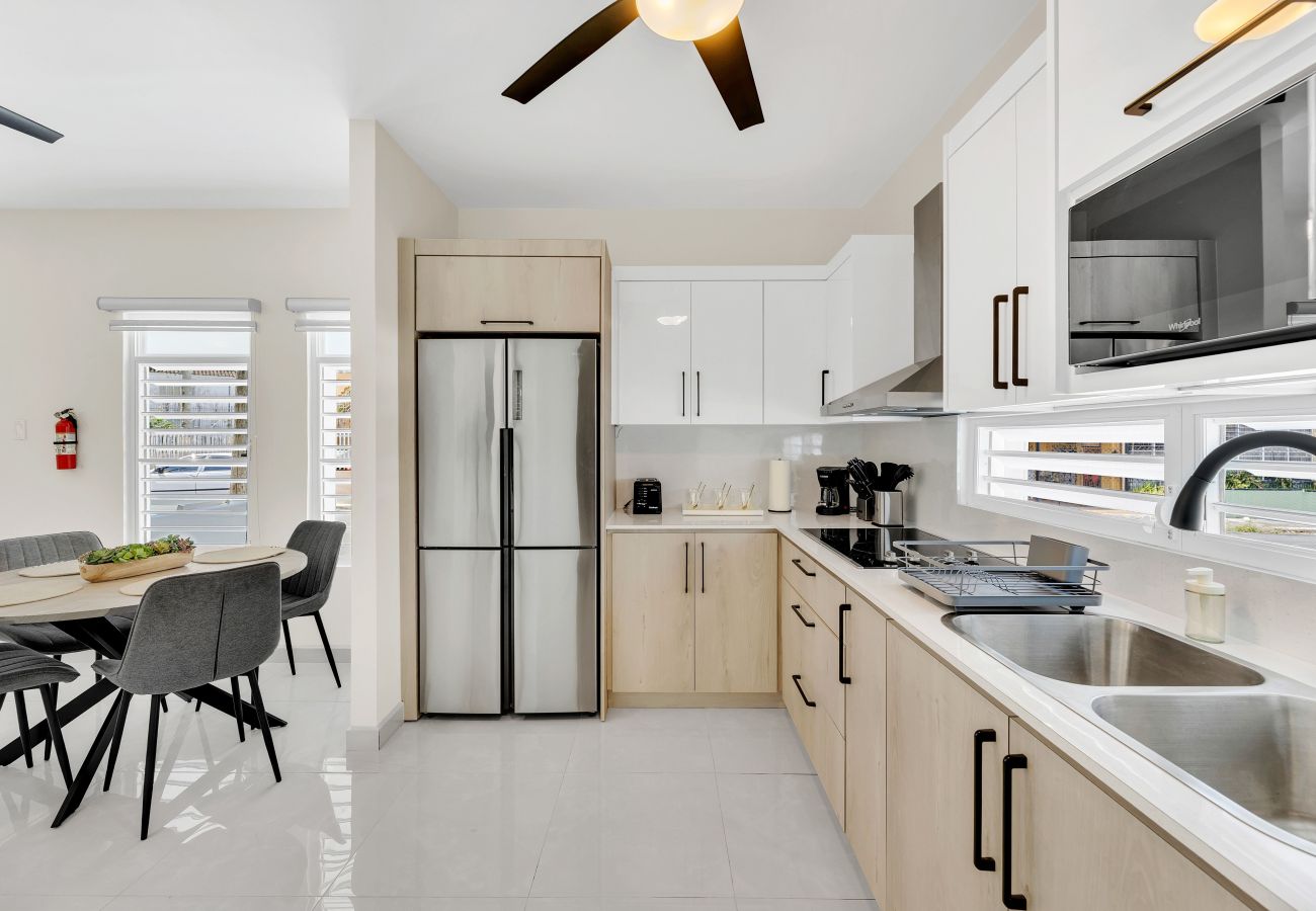 Apartamento en San Juan - Encantador 1BR con Balcón | Ideal para 3