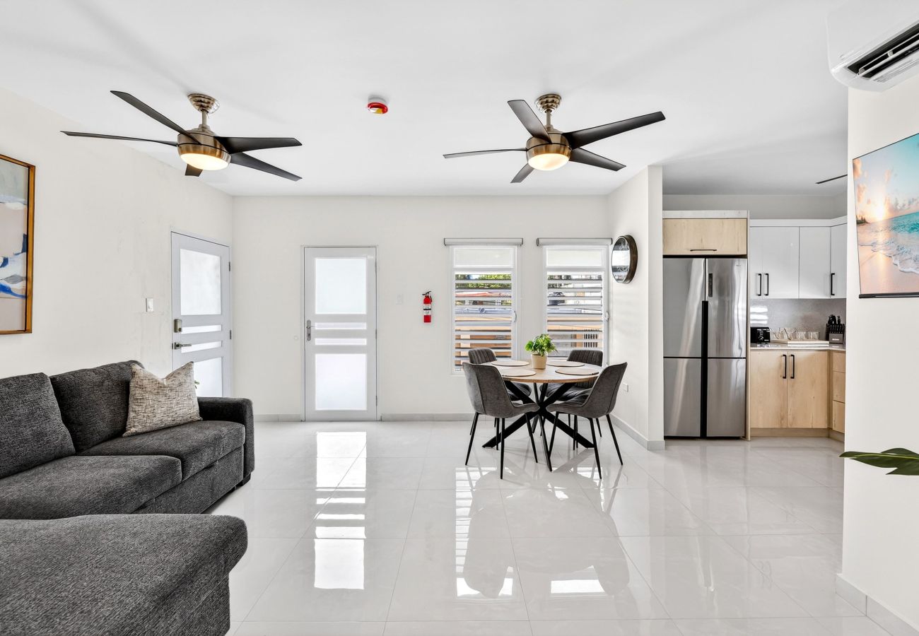 Apartamento en San Juan - Acogedor 2 hab con Sala Abierta | Para 6 huéspedes