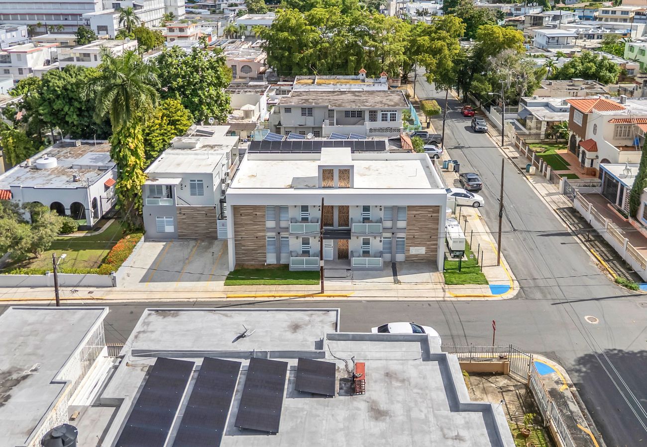 Apartamento en San Juan - Refugio moderno con balcón privado, 1 hab | Para 3