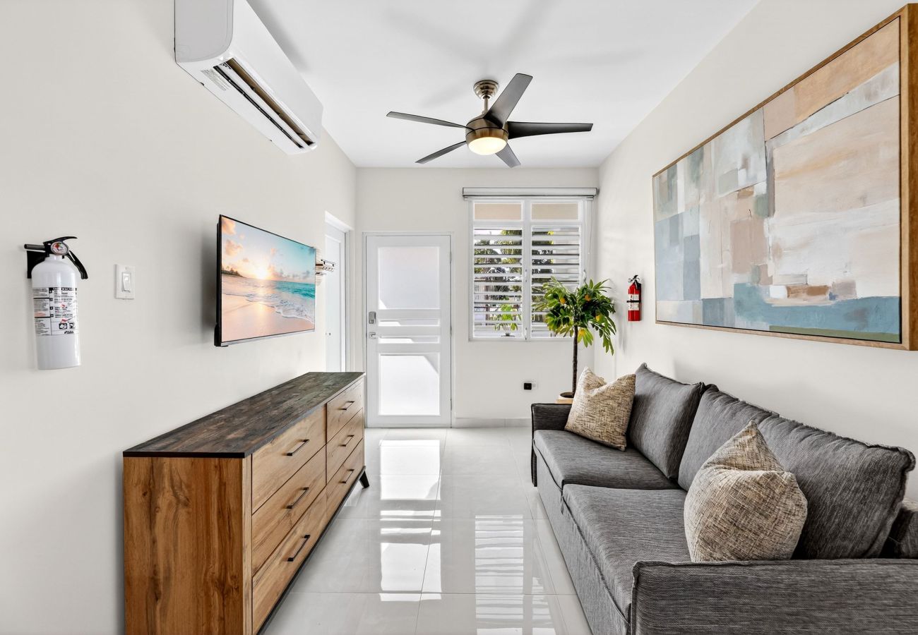 Apartamento en San Juan - Refugio moderno con balcón privado, 1 hab | Para 3