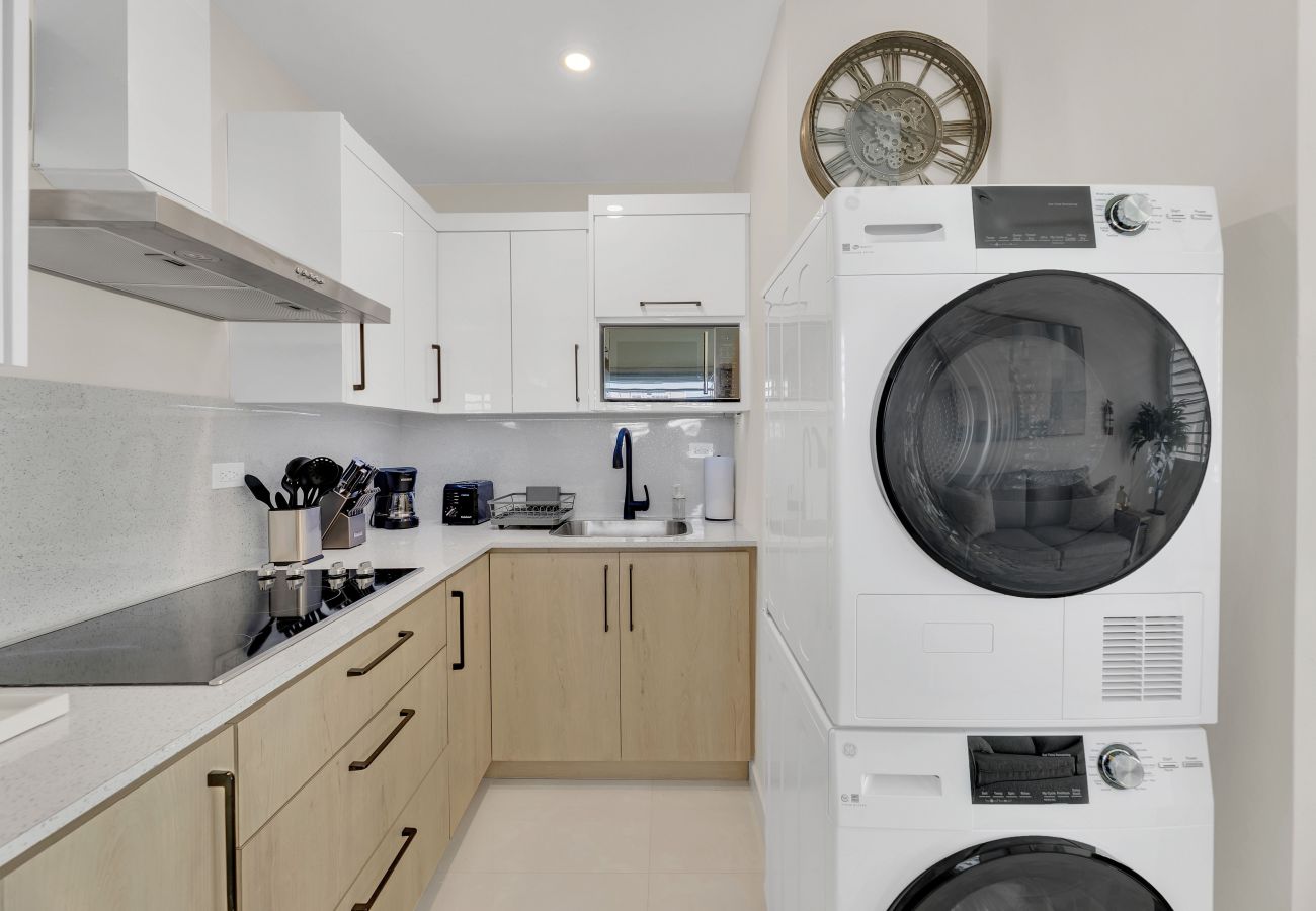 Apartamento en San Juan - Refugio moderno con balcón privado, 1 hab | Para 3