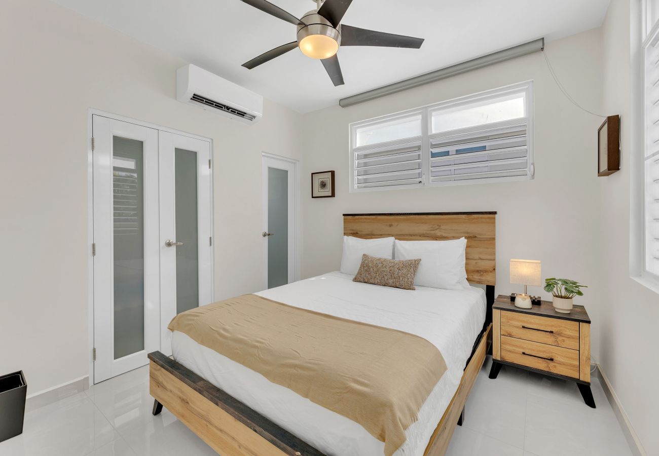 Apartamento en San Juan - Refugio moderno con balcón privado, 1 hab | Para 3