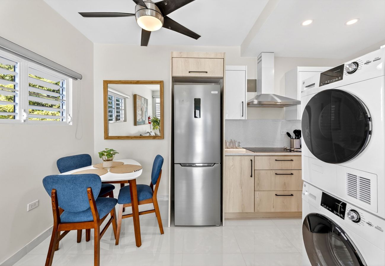 Apartamento en San Juan - Refugio moderno con balcón privado, 1 hab | Para 3