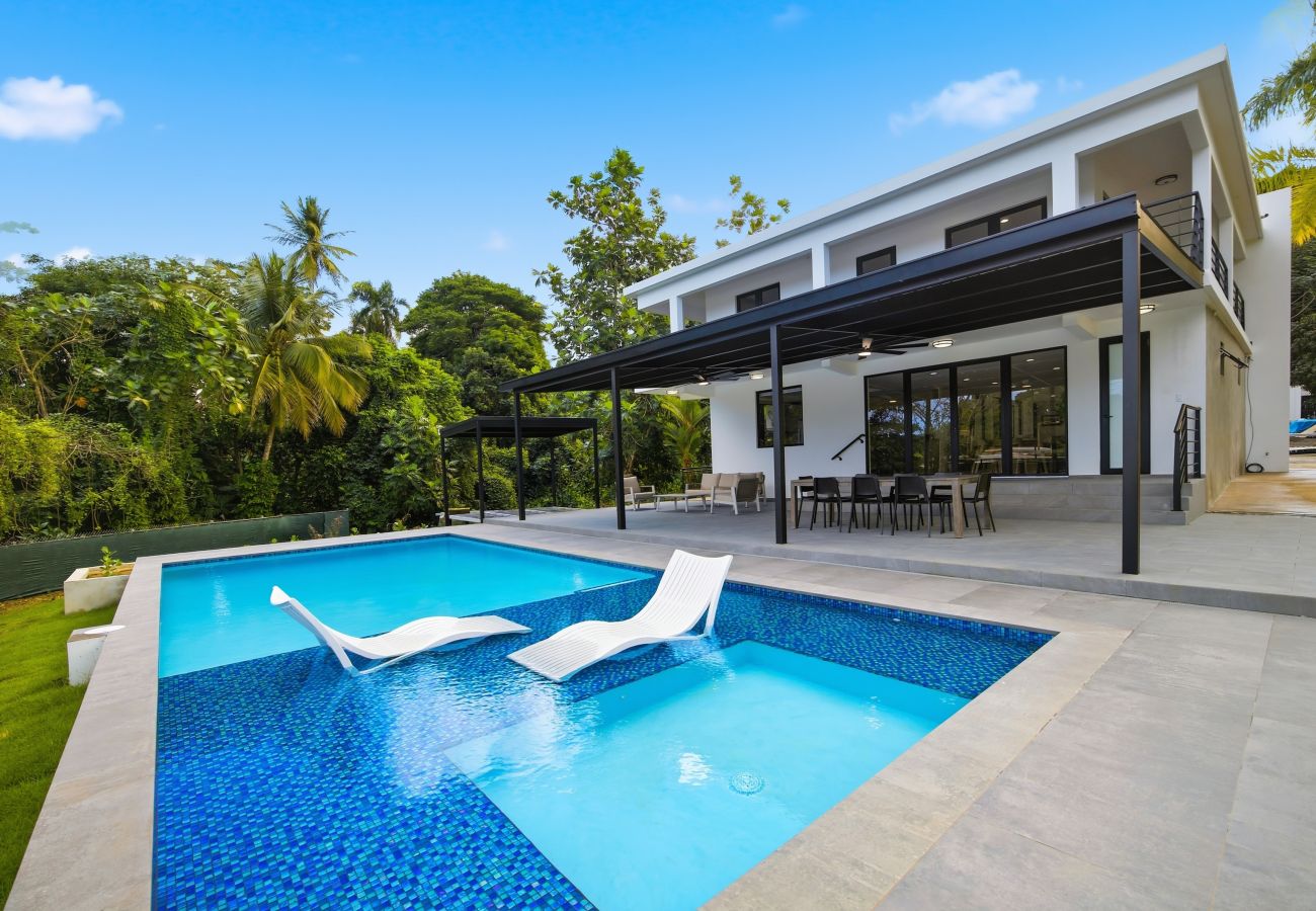 Casa en Río Grande - Rainforest Retreat | 6BR Private Pool Home for Groups