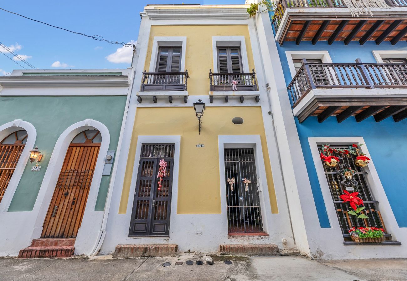 Apartamento en San Juan - Corazón de Old SJ | 2H, 5 Huéspedes + Terraza VIP