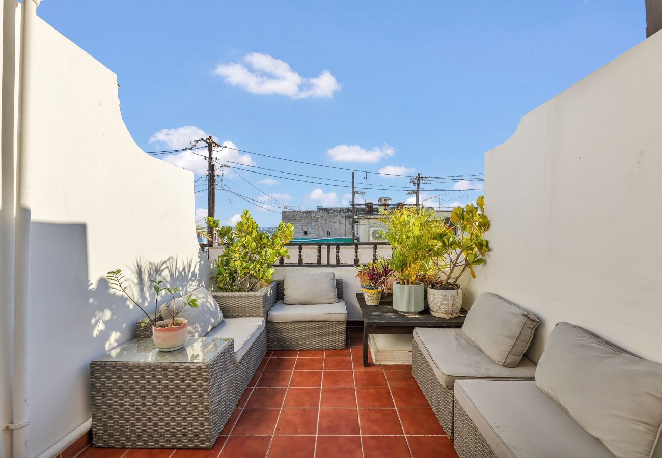 Apartamento en San Juan - Corazón de Old SJ | 2H, 5 Huéspedes + Terraza VIP