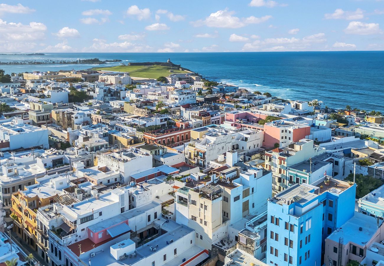 Apartamento en San Juan - Corazón de Old SJ | 2H, 5 Huéspedes + Terraza VIP