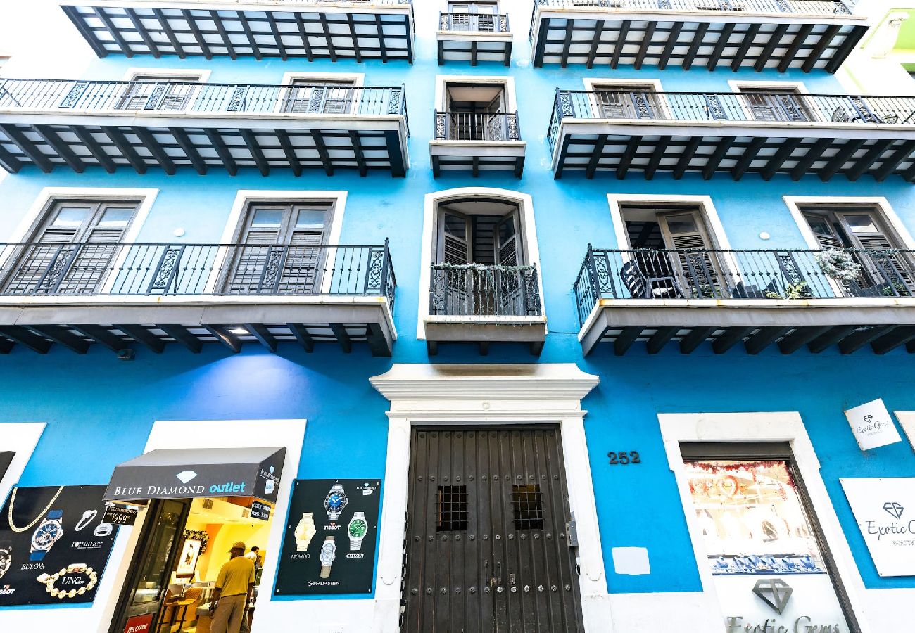 Apartamento en San Juan - Historic and Stylish Apt at Calle Fortaleza! 