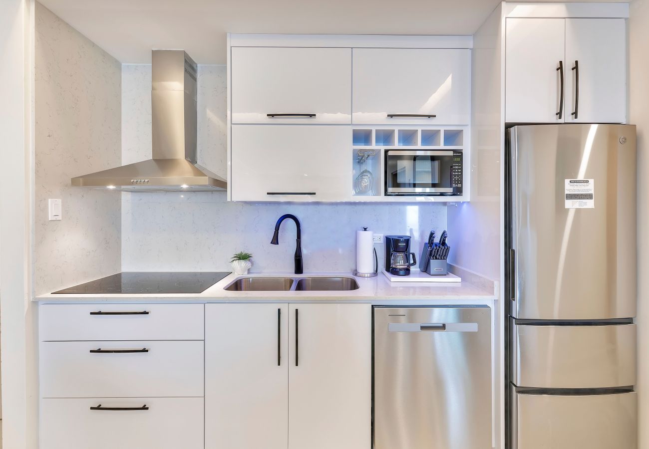 Apartamento en Dorado - Elegante Escape 1H con Cama King y Balcón