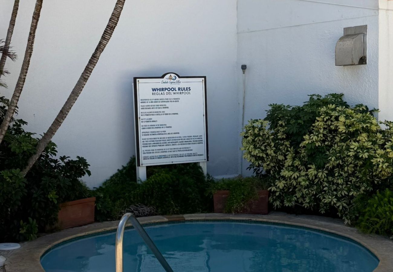 Apartamento en San Juan - Perfect Couples Getaway with Ocean View Location