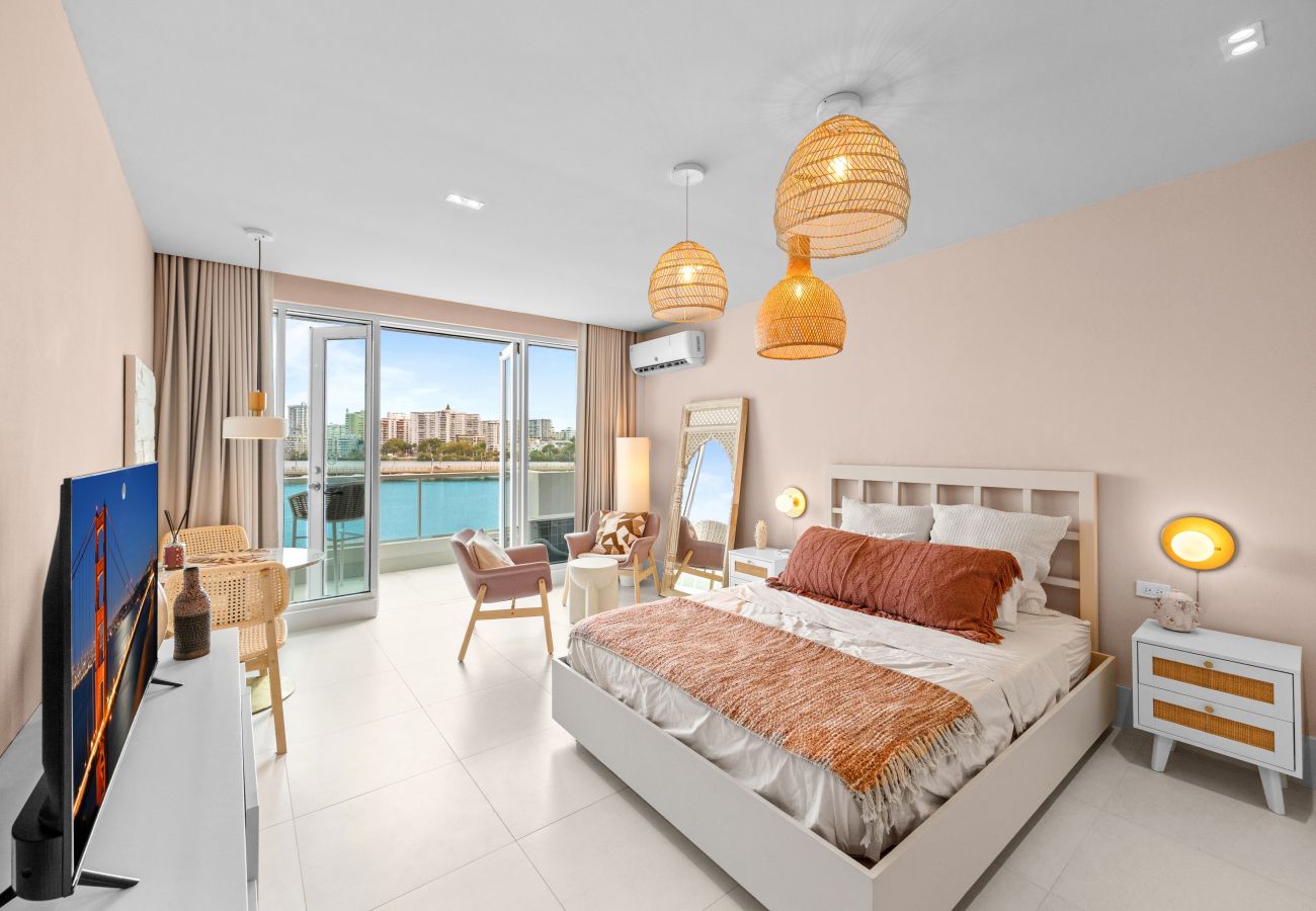 Apartamento en San Juan - Stylish 1BR with Balcony & Prime Location