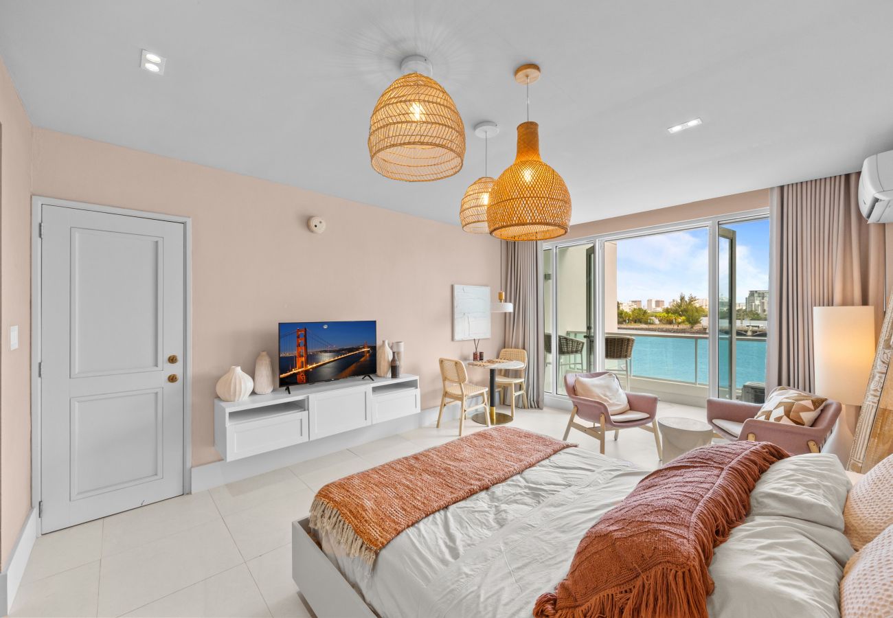 Apartamento en San Juan - Stylish 1BR with Balcony & Prime Location