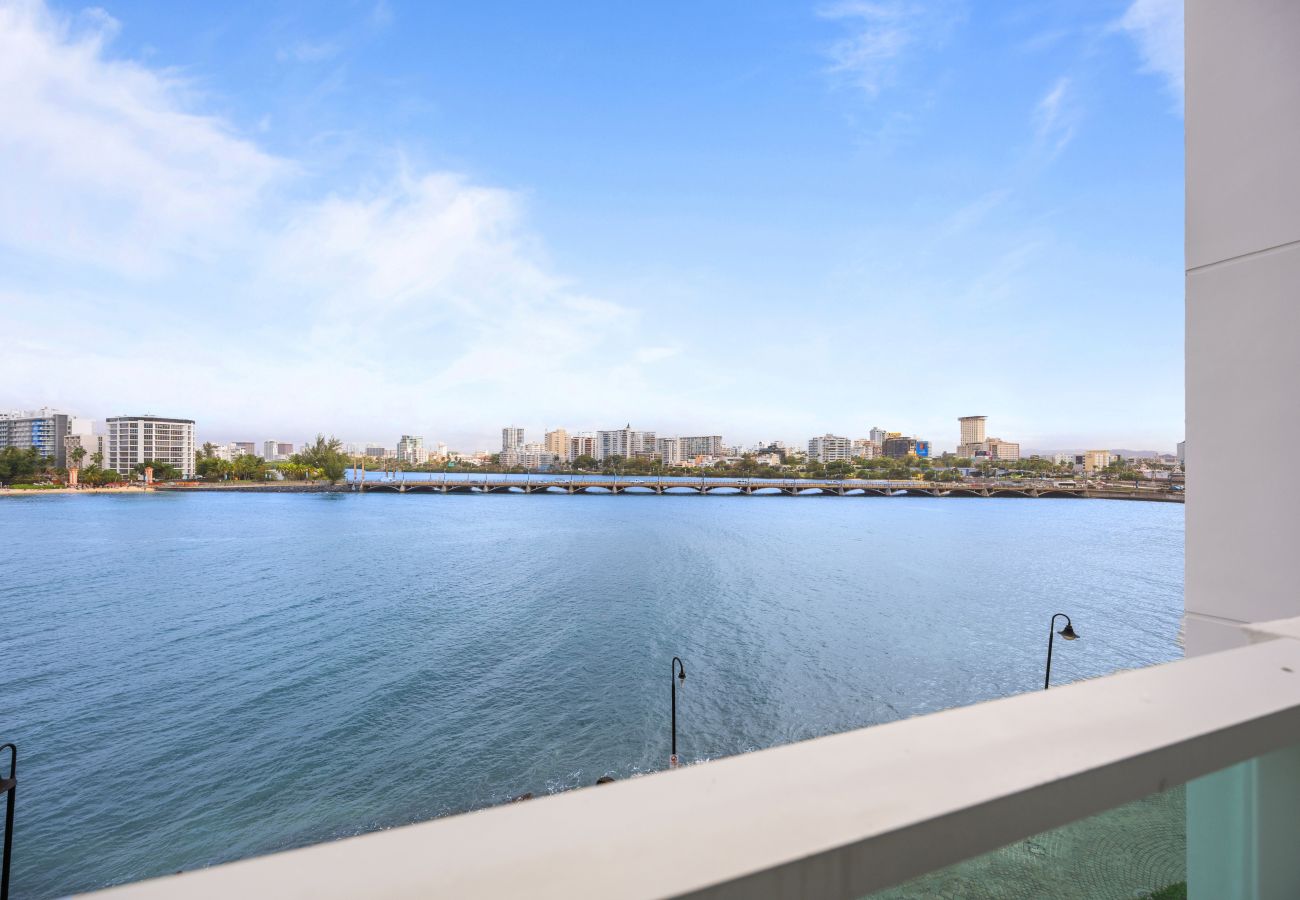 Apartamento en San Juan - Stylish 1BR with Balcony & Prime Location