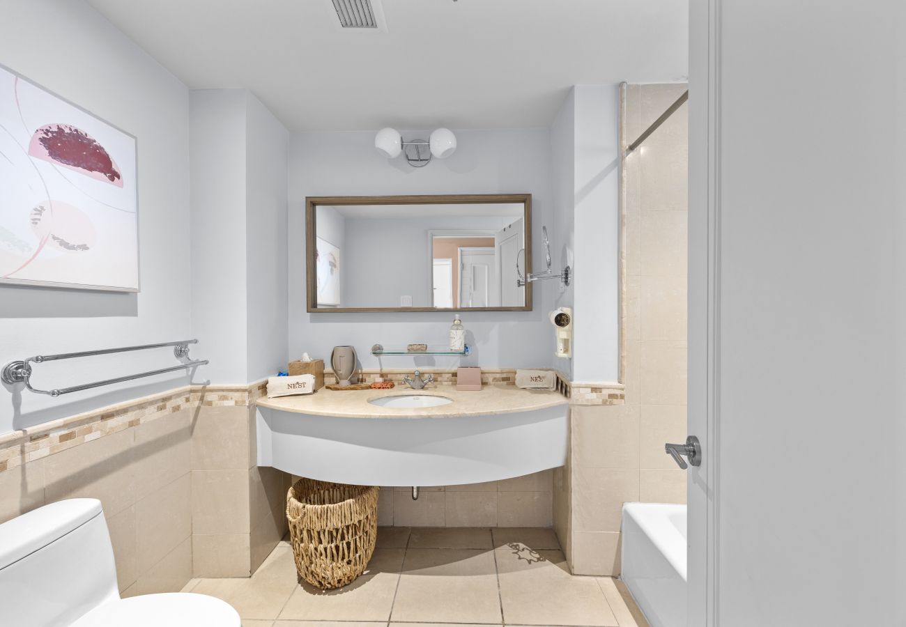 Apartamento en San Juan - Stylish 1BR with Balcony & Prime Location