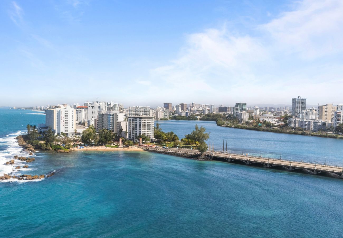 Apartamento en San Juan - Stylish 1BR with Balcony & Prime Location