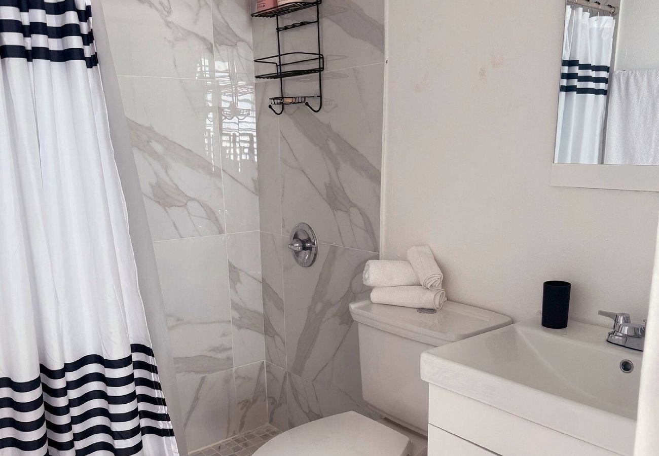 Apartamento en Ponce - Charming 3BR Near Ponce Attractions