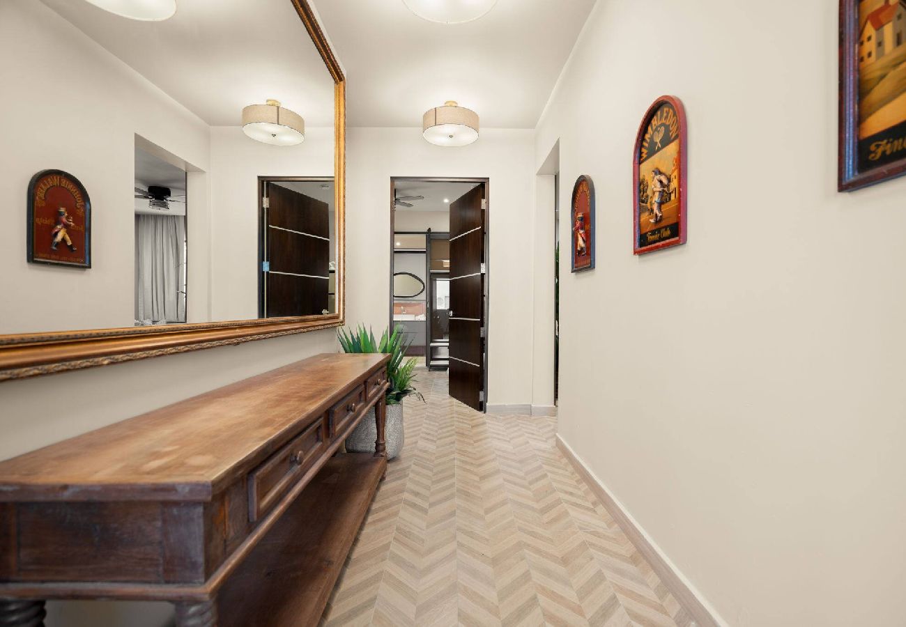 Apartamento en San Juan - Condado Modern Haven, 3-Bedroom Beach Escape 