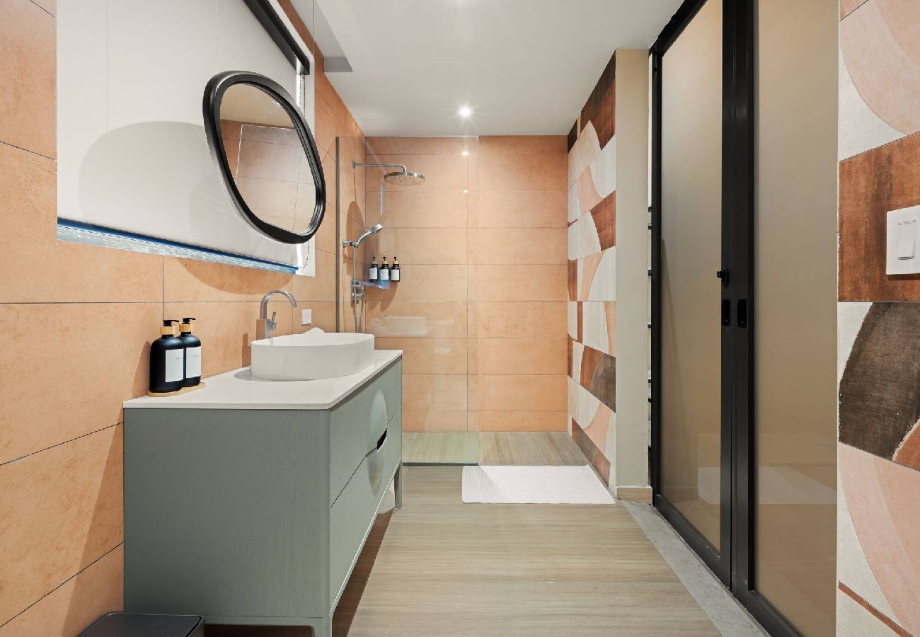 Apartamento en San Juan - Condado Modern Haven, 3-Bedroom Beach Escape 