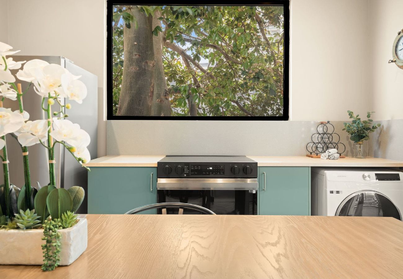 Apartamento en San Juan - Condado Modern Haven, 3-Bedroom Beach Escape 