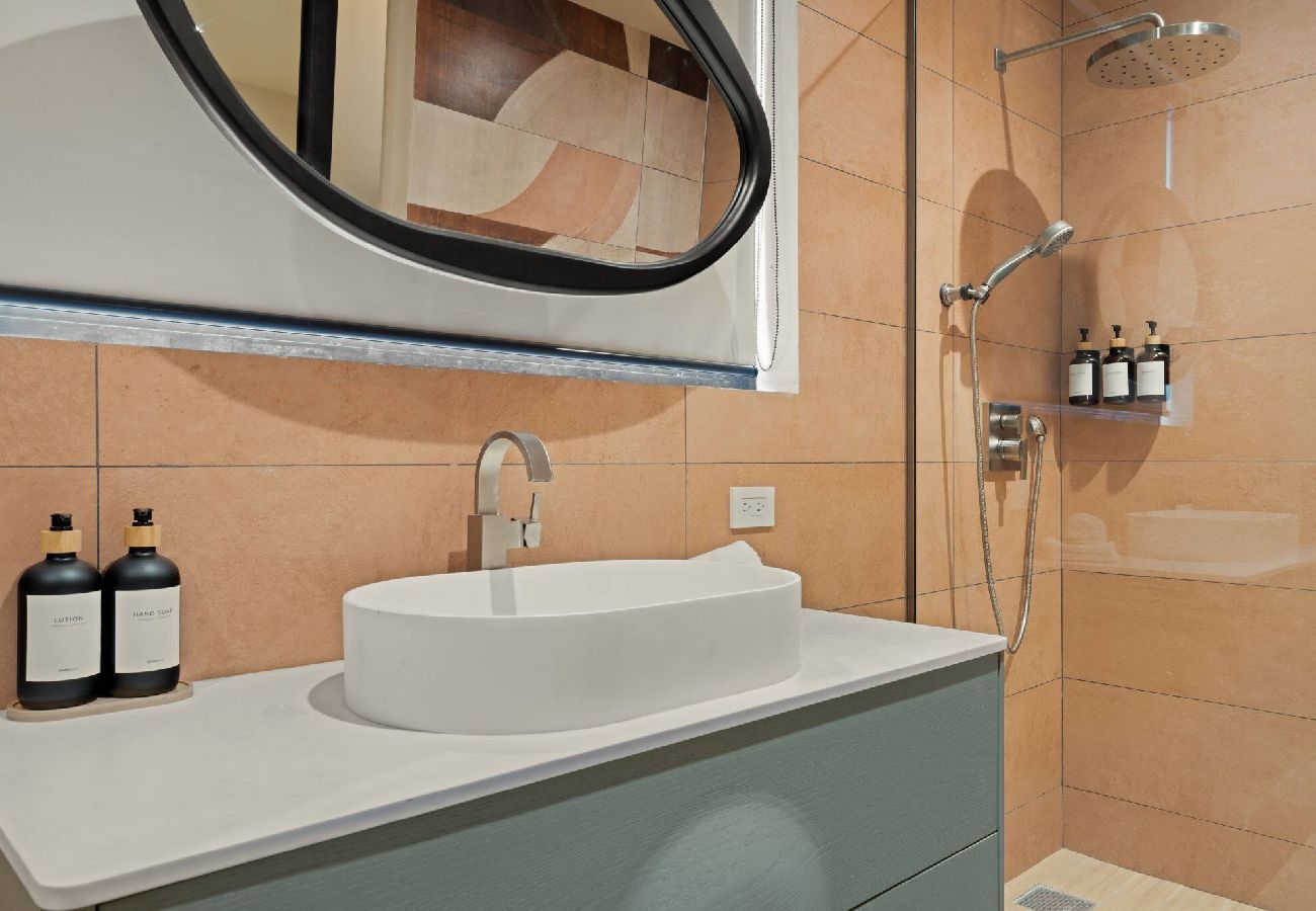 Apartamento en San Juan - Your Condado Escape: Two Chic Apartments Combined 