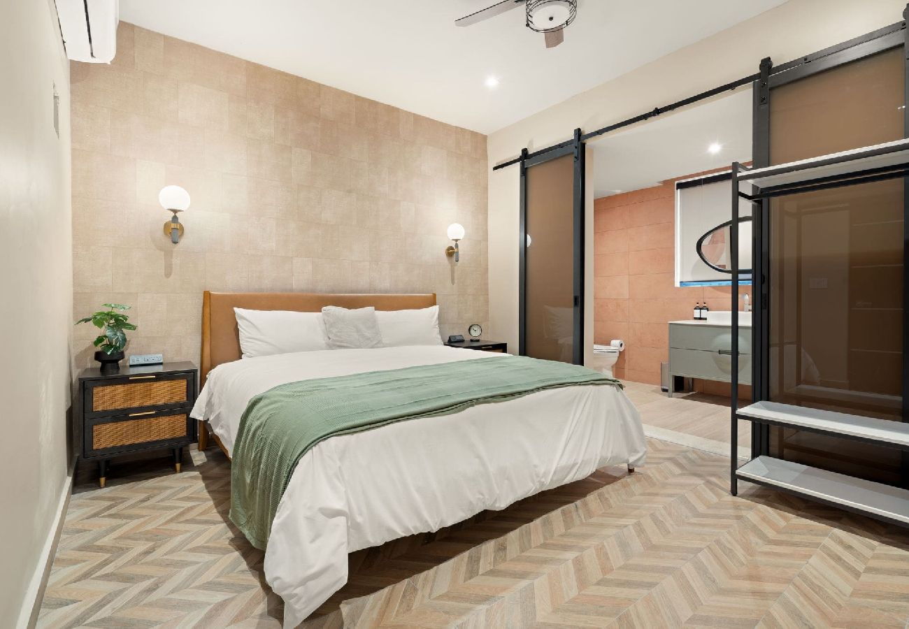 Apartamento en San Juan - Condado Modern Haven, 3-Bedroom Beach Escape 