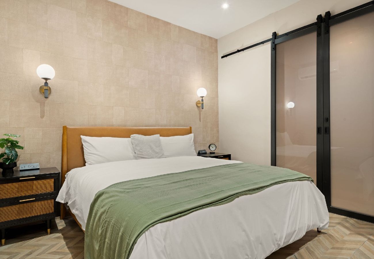 Apartamento en San Juan - Condado Modern Haven, 3-Bedroom Beach Escape 