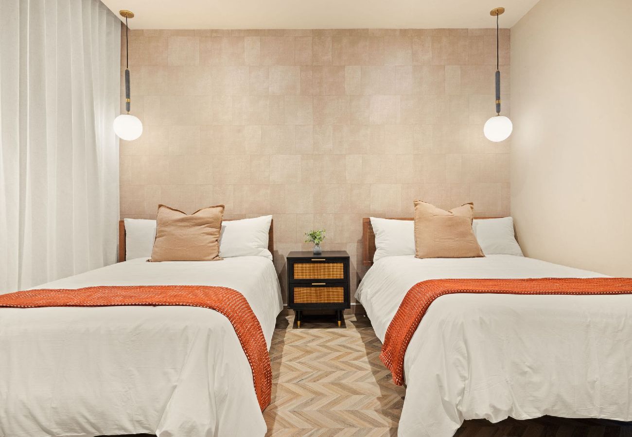 Apartamento en San Juan - Condado 5BR Apt| Walk to Beach & Restaurants