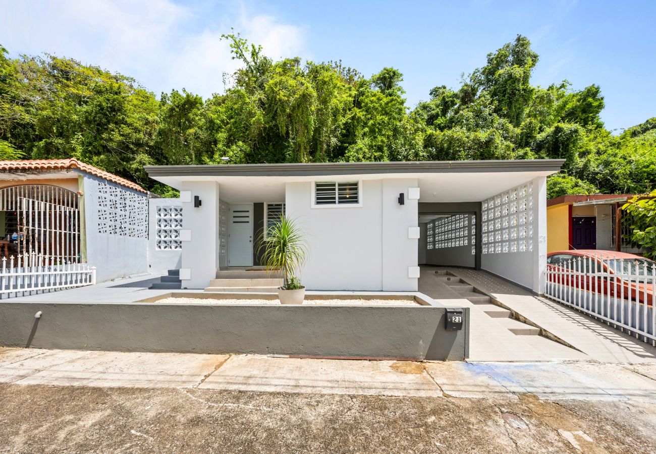 Casa en Manatí  - Cozy 3B House Charming  and Comfortable