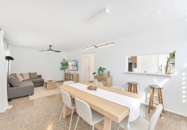 Apartamento en San Juan - Oasis de 3 habitaciones en Calle Cerra con balcón