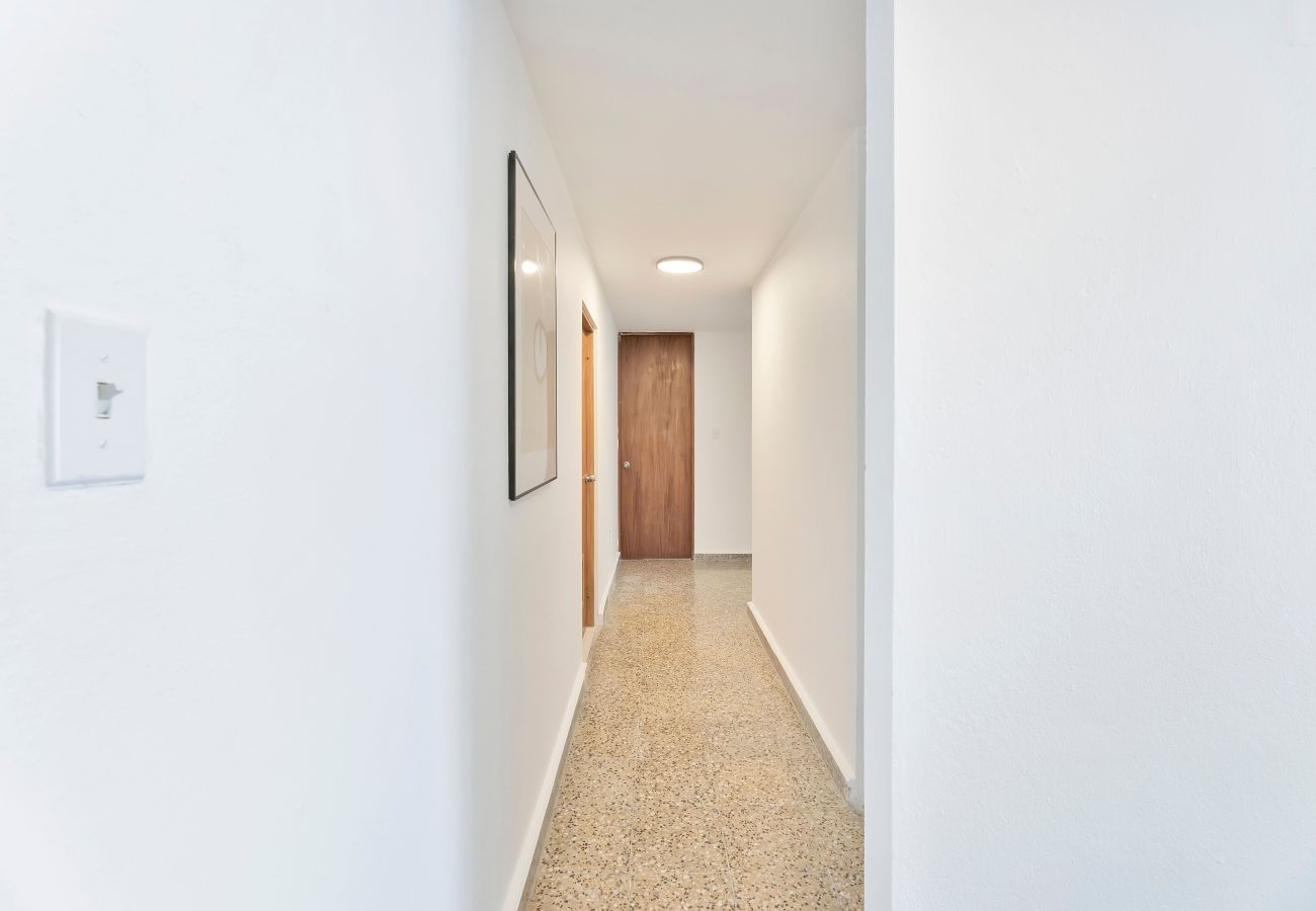 Apartamento en San Juan - Oasis de 3 habitaciones en Calle Cerra con balcón