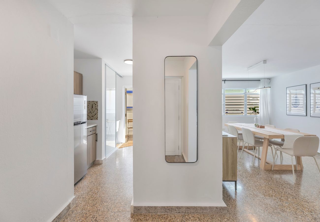 Apartamento en San Juan - Oasis de 3 habitaciones en Calle Cerra con balcón