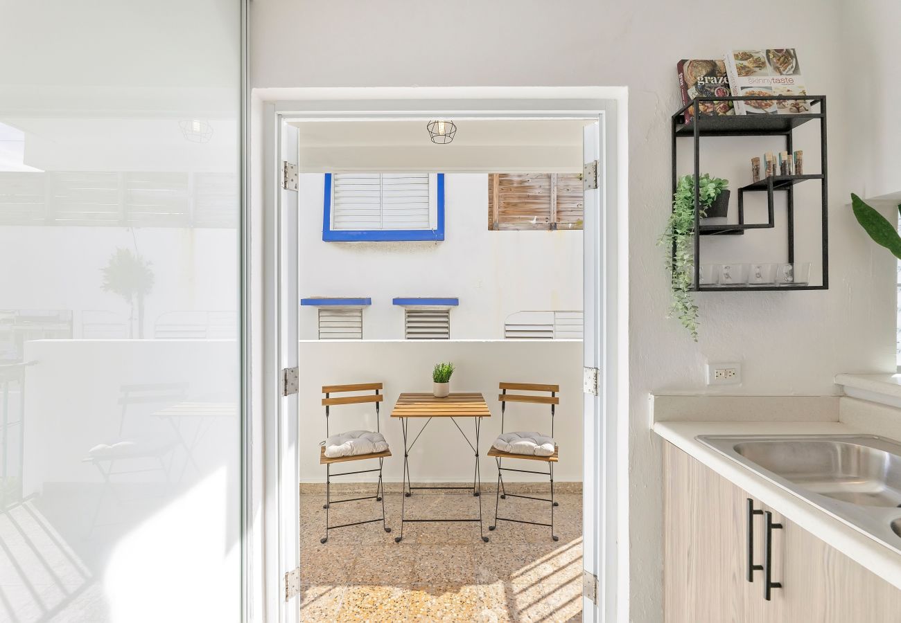 Apartamento en San Juan - Oasis de 3 habitaciones en Calle Cerra con balcón