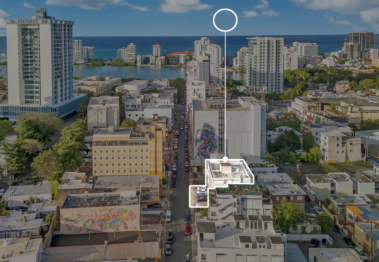 Apartamento en San Juan - 3BR en Calle Cerra | Camina a restaurantes y bares