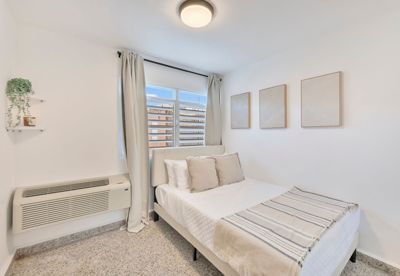 Apartamento en San Juan - 3BR en Calle Cerra | Camina a restaurantes y bares