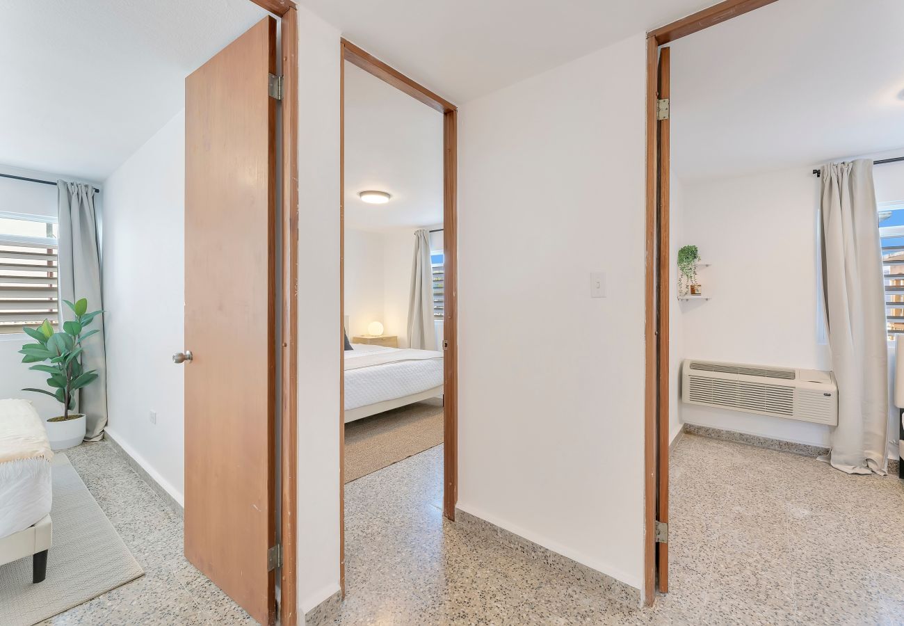 Apartamento en San Juan - 3BR en Calle Cerra | Camina a restaurantes y bares