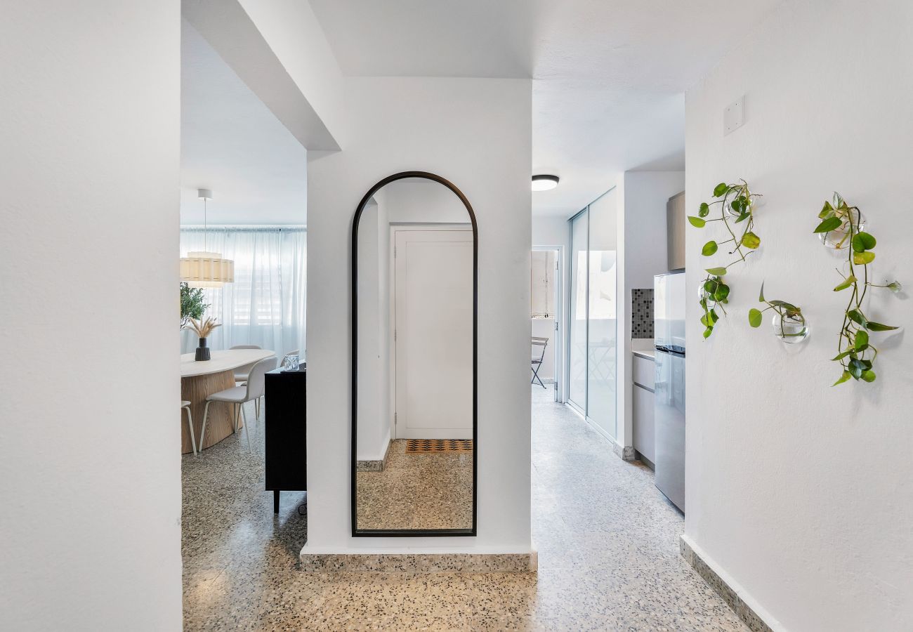 Apartamento en San Juan - 3BR en Calle Cerra | Camina a restaurantes y bares