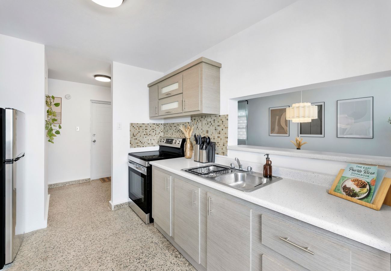Apartamento en San Juan - 3BR en Calle Cerra | Camina a restaurantes y bares