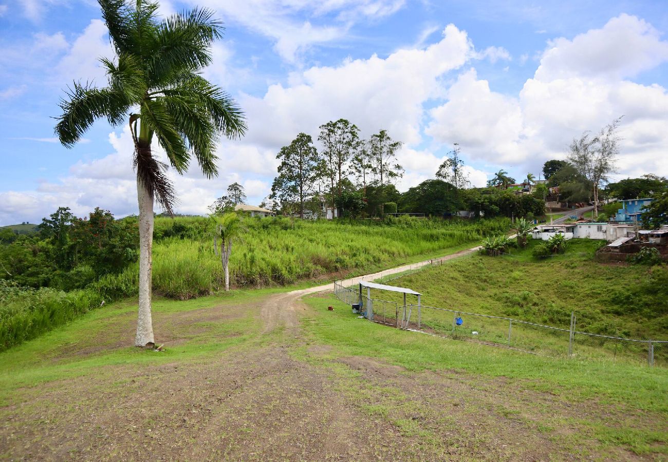 Agroturismo en Cidra - La Loma: Cozy Retreat with Jacuzzi & Views 