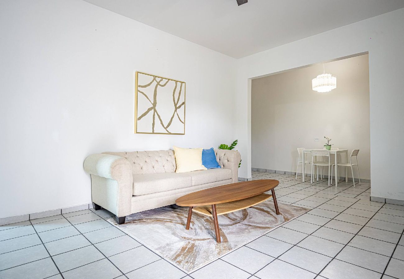 Apartamento en San Juan - Budget Friendly Apt with 2 Balconies Near Beach 