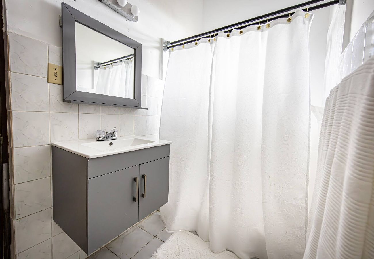 Apartamento en San Juan - Budget Friendly Apt with 2 Balconies Near Beach 