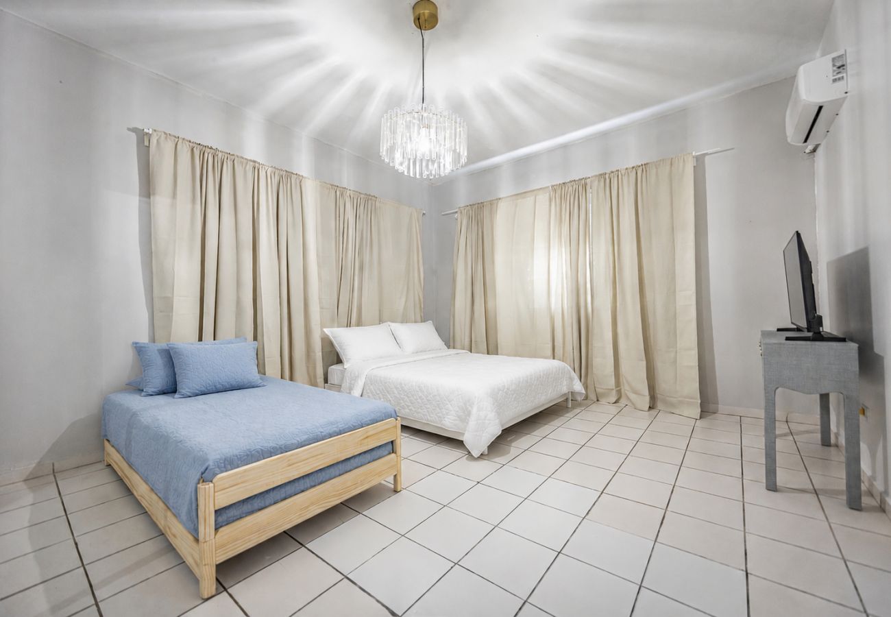 Apartamento en San Juan - Budget Friendly Apt with 2 Balconies Near Beach 