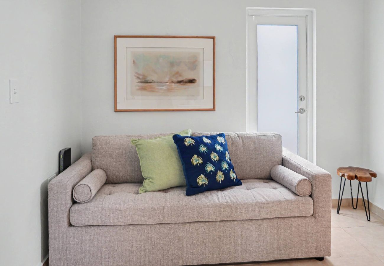 Apartamento en San Juan - Stylish 2 Br Apartment Steps from La Cerra 