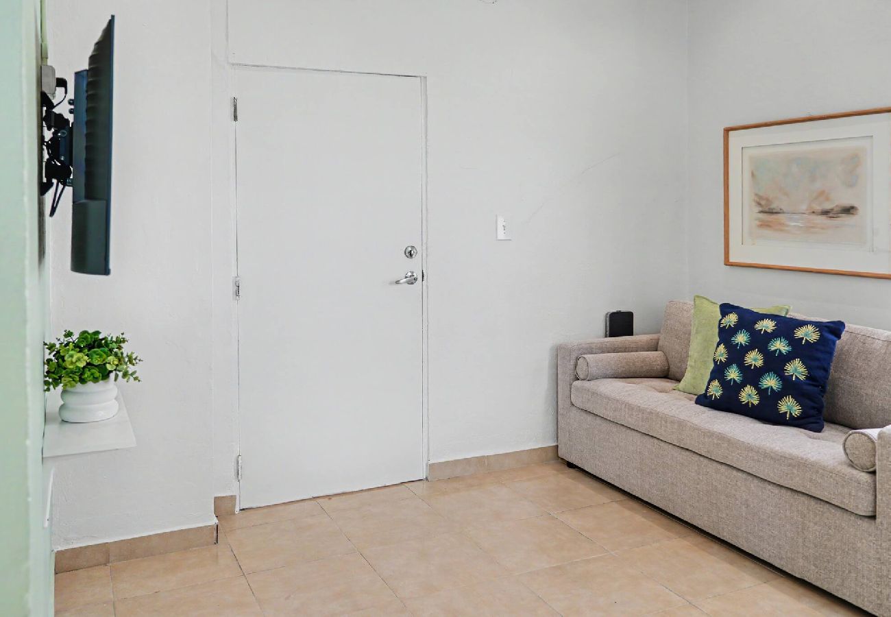 Apartamento en San Juan - Stylish 2 Br Apartment Steps from La Cerra 