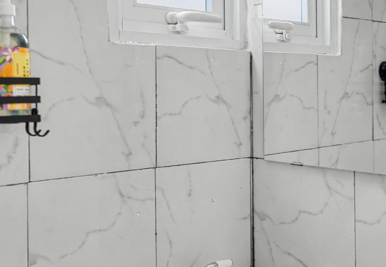 Apartamento en San Juan - Stylish 2 Br Apartment Steps from La Cerra 