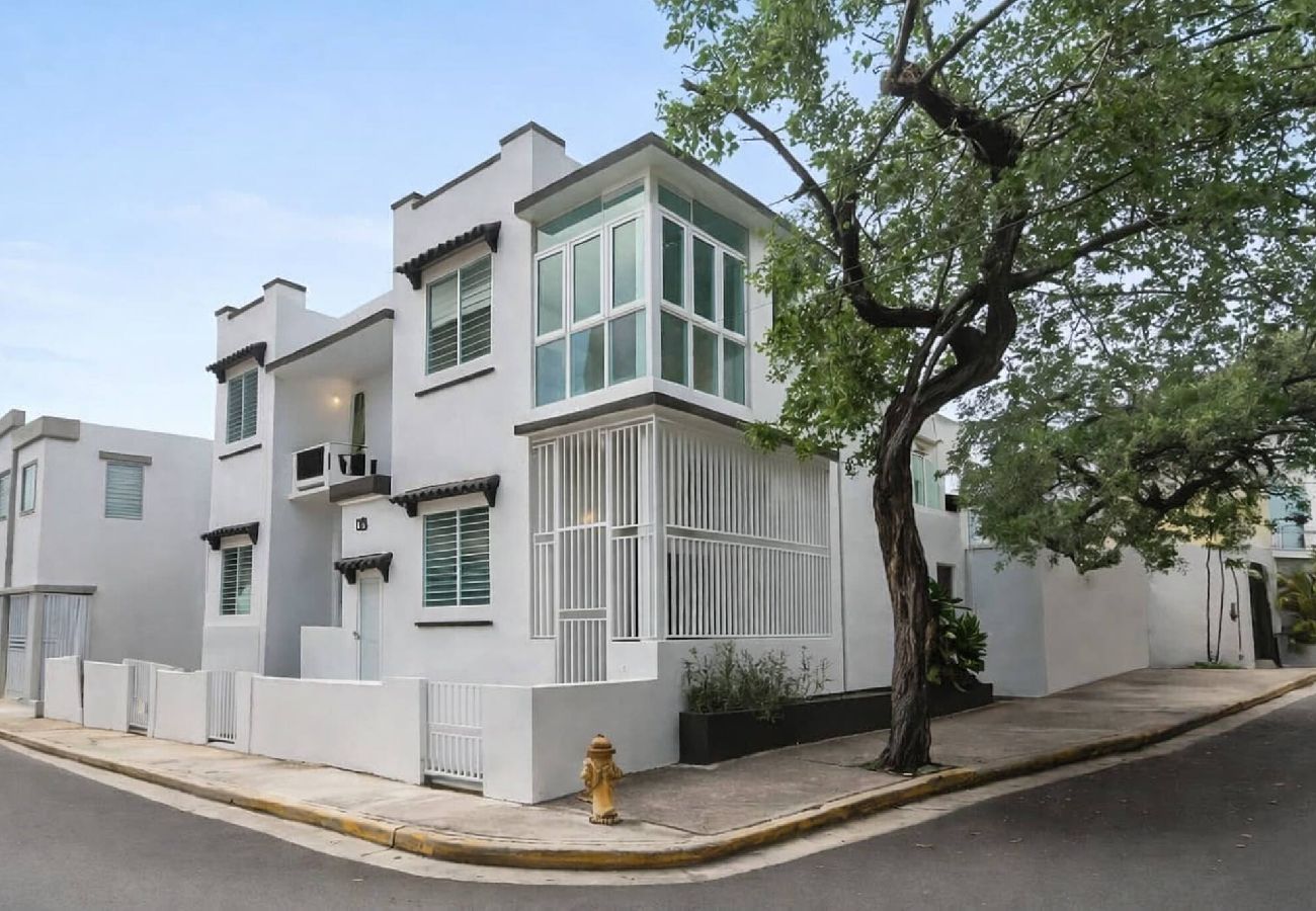 Apartamento en San Juan - Stylish 2 Br Apartment Steps from La Cerra 