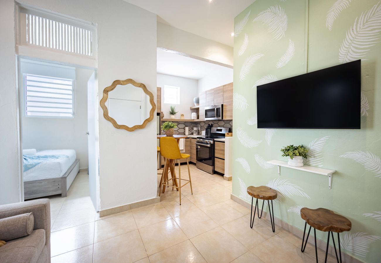 Apartamento en San Juan - Stylish 2 Br Apartment Steps from La Cerra 