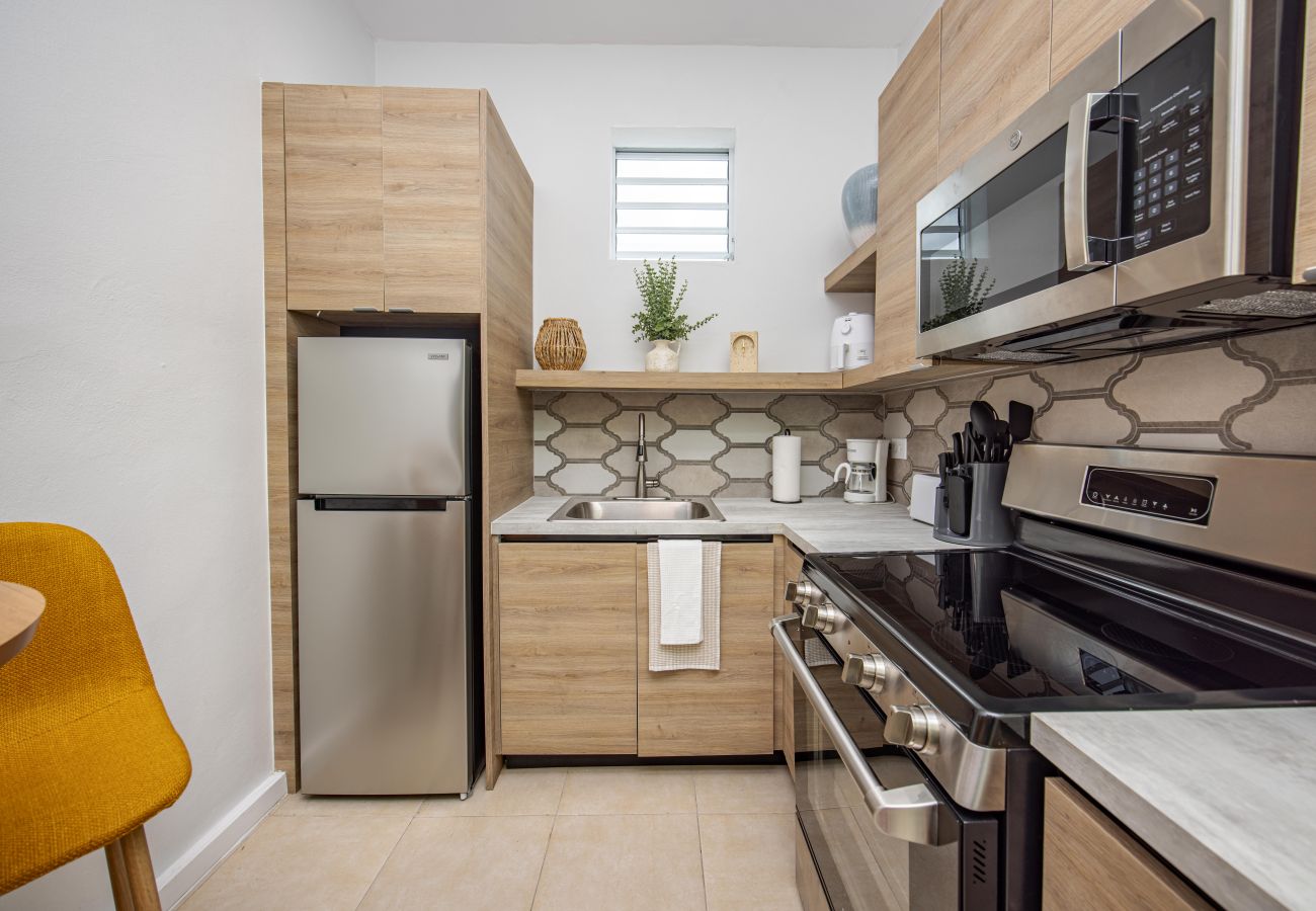 Apartamento en San Juan - Stylish 2 Br Apartment Steps from La Cerra 