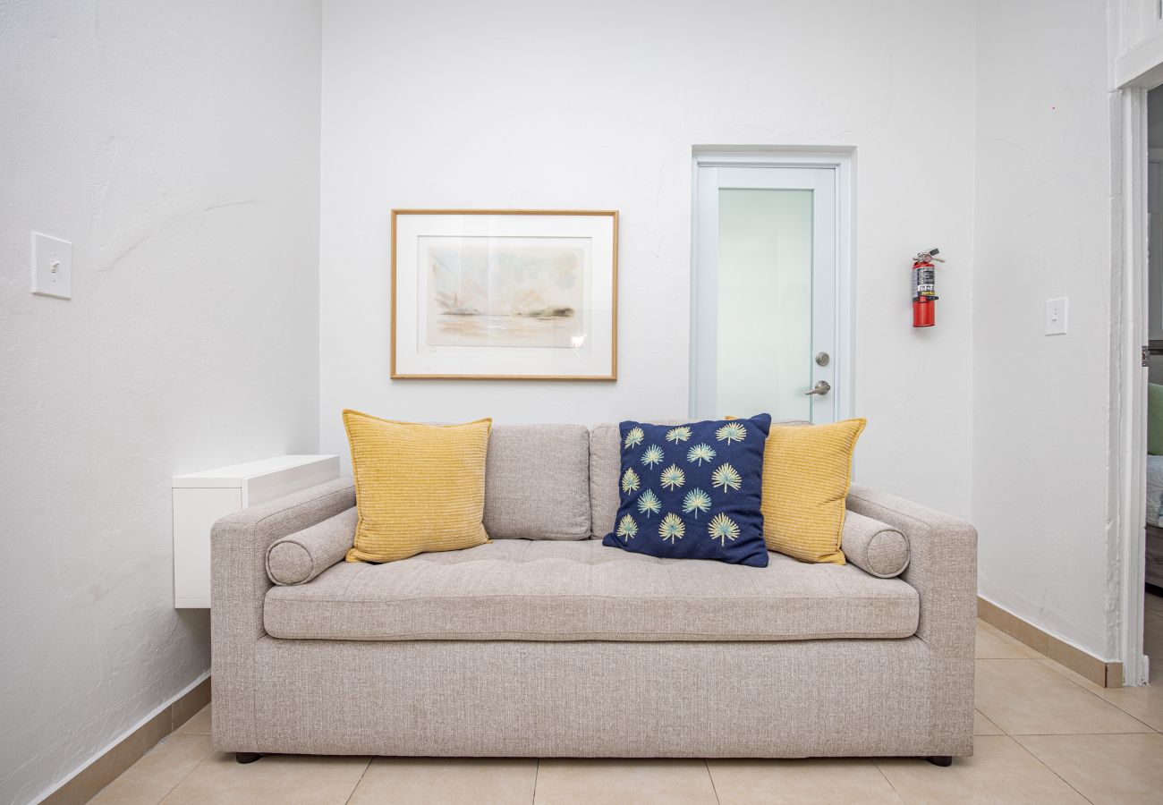 Apartamento en San Juan - Stylish 2 Br Apartment Steps from La Cerra 