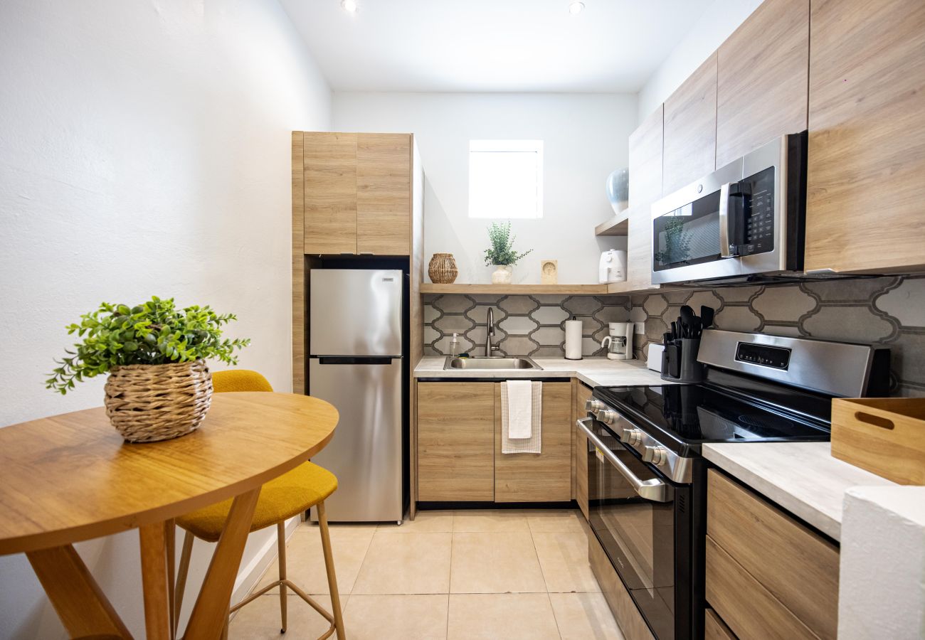 Apartamento en San Juan - Stylish 2 Br Apartment Steps from La Cerra 